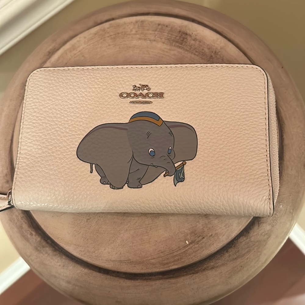 Coach Dumbo RARE NWT Wallet in white. SOLD OUT in stores.